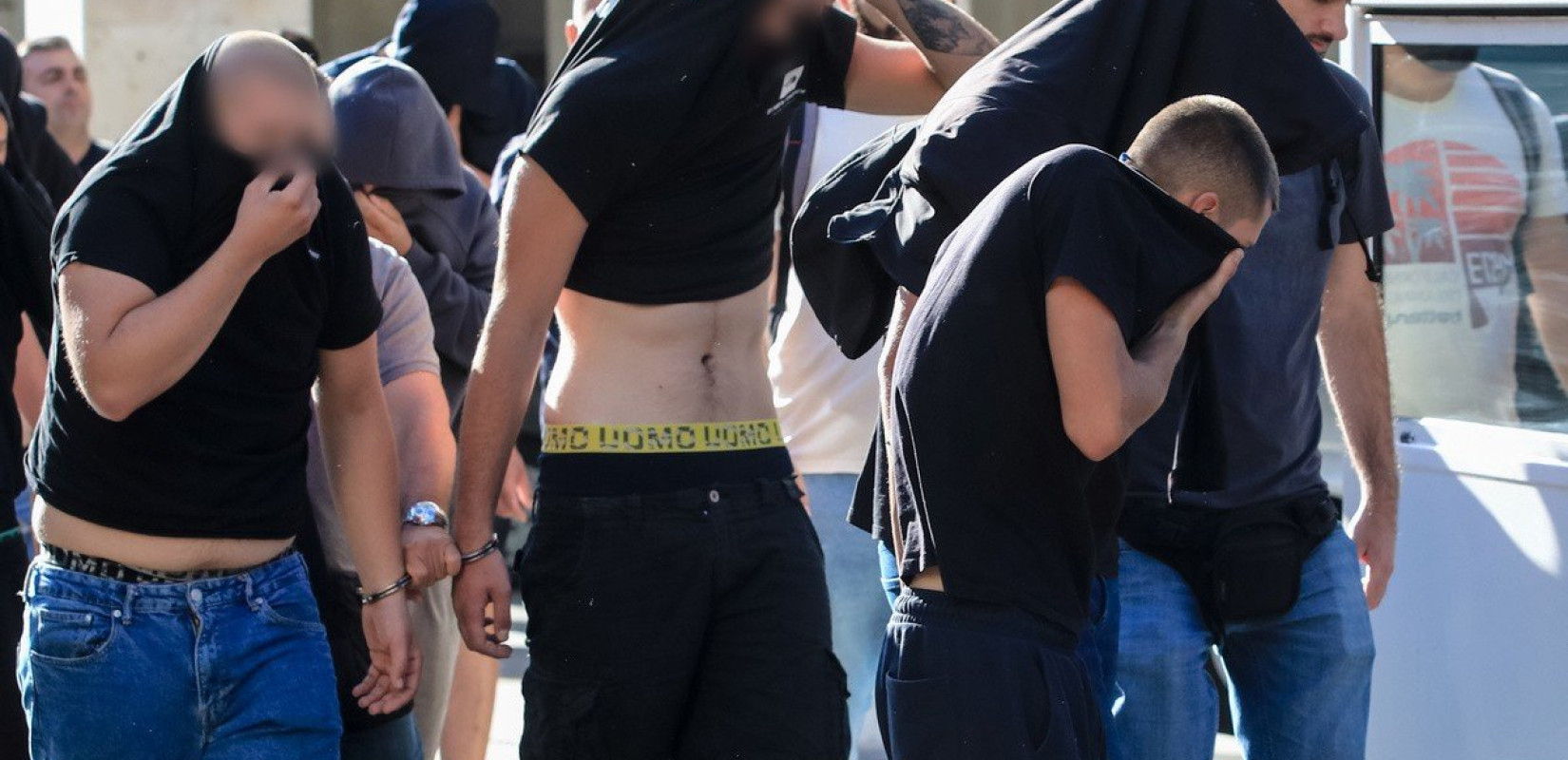 Νέα Φιλαδέλφεια: Προφυλακίζονται άλλοι 40 χούλιγκαν για τη δολοφονία του Μιχάλη - Συνολικά 70 άτομα στη φυλακή (βίντεο)