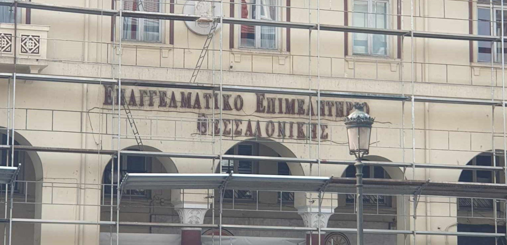 Θεσσαλονίκη: Οι «γαλάζιες» τρύπες στους δήμους, η αντιγραφή Ζέρβα και οι επισκευές στην Αριστοτέλους. Γράφει ο  Σαλονικιός