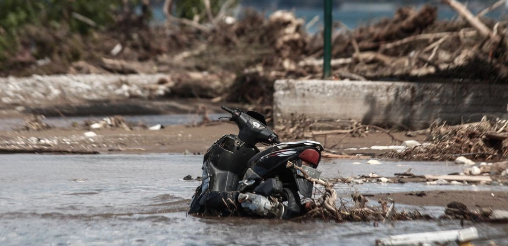 Κακοκαιρία Daniel: Εφιάλτης δίχως τέλος - Αλλεπάλληλα μηνύματα του 112 σε περιοχές της Λάρισας και της Μαγνησίας