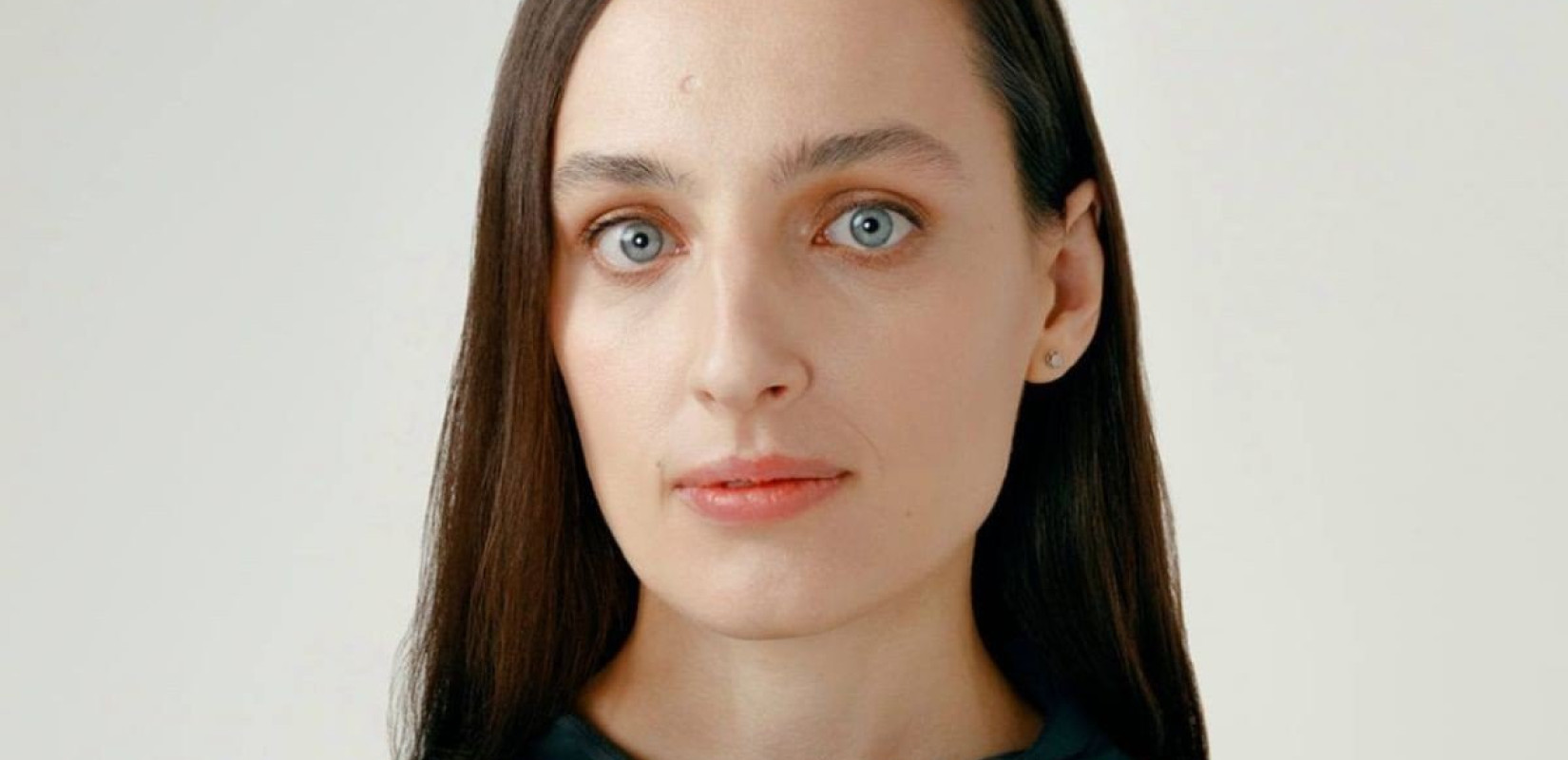 Εξόριστη Ρωσίδα δημοσιογράφος μιλάει για το πώς δηλητηριάστηκε σε τρένο ενώ έφευγε από τη Ρωσία (βίντεο)