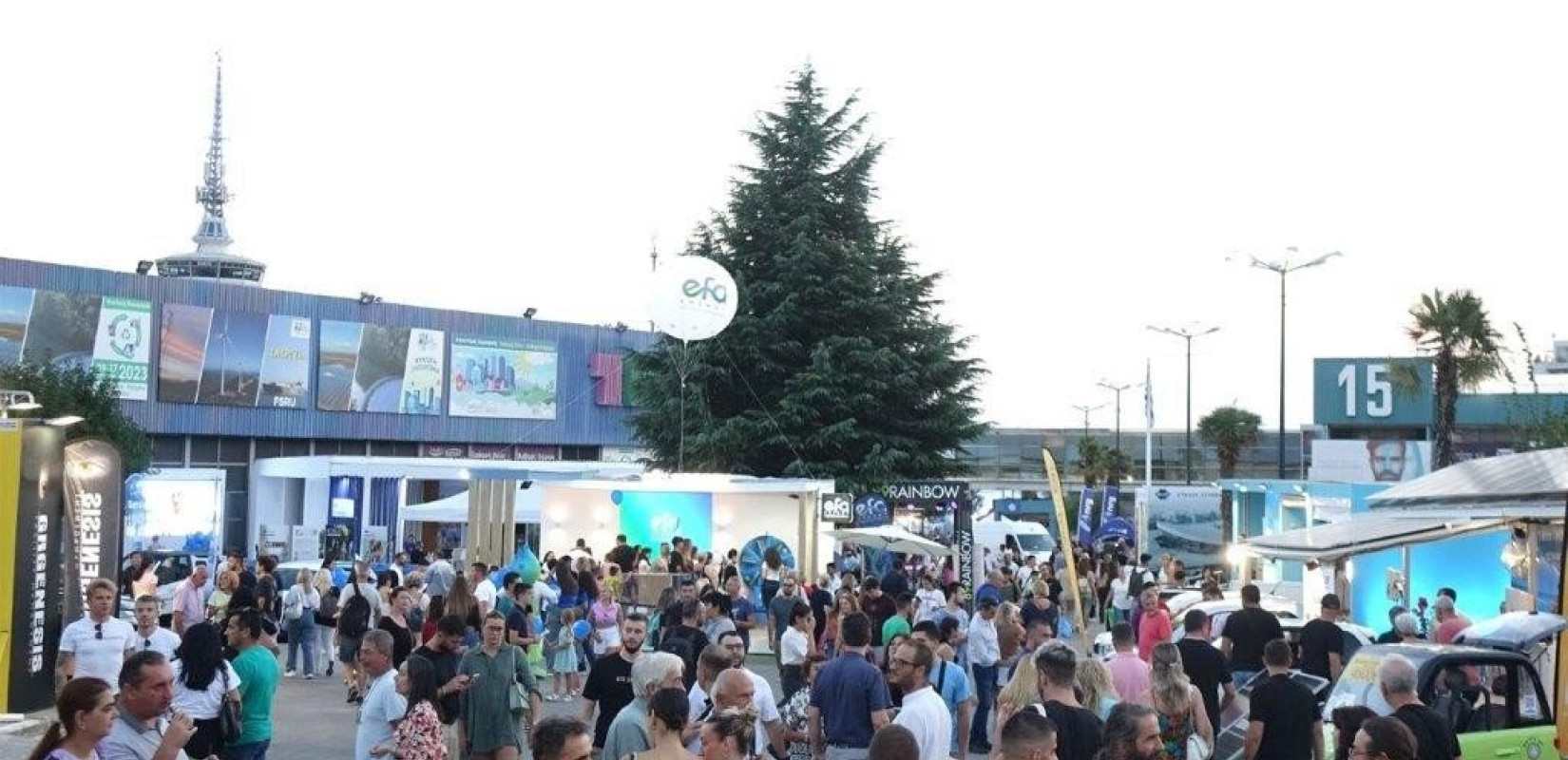 Πάολα, Ρουβάς, Βλάχος, Πυξ-Λαξ, Ζευγαρά, Αnastasia και Πέτρος Ιακωβίδης στη σκηνή της 89ης ΔΕΘ