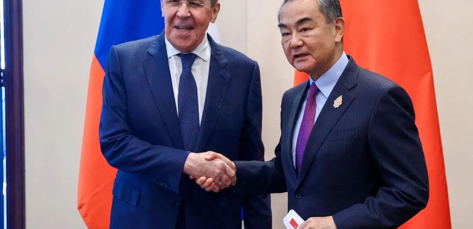 Ρωσία-Κίνα: Οι υπουργοί Εξωτερικών συζήτησαν τις σχέσεις με τις ΗΠΑ και την Ουκρανία