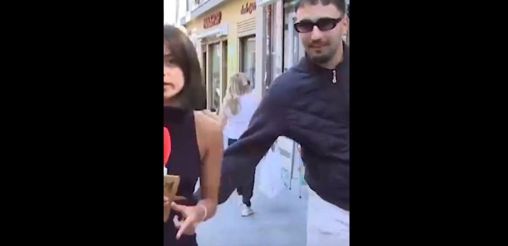 Άνδρας άπλωσε χέρι σε δημοσιογράφο την ώρα που μετέδιδε ζωντανά το ρεπορτάζ της στη Μαδρίτη (βίντεο)