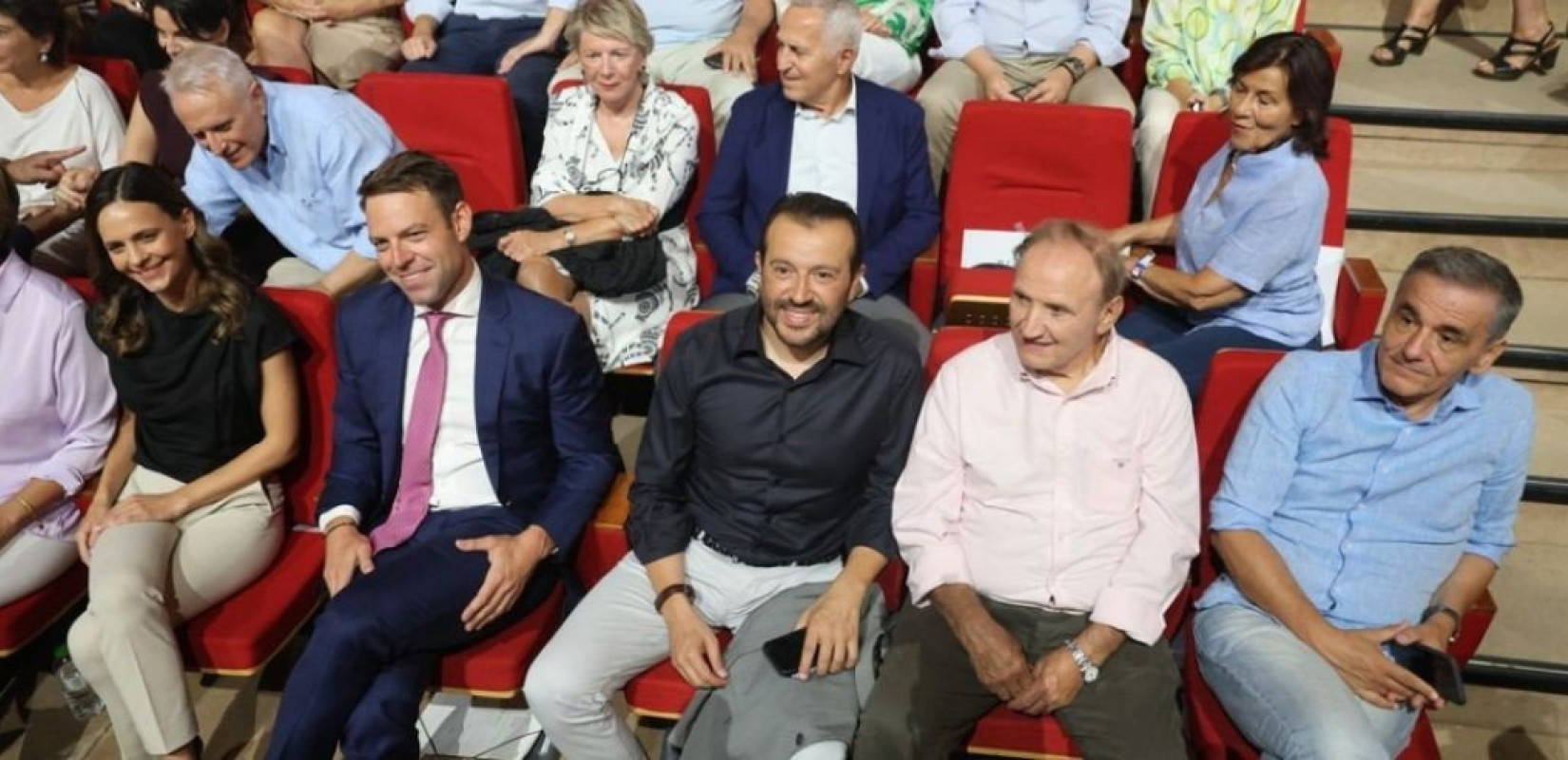 «Τανγκό» για 2 η μάχη της ηγεσίας στον ΣΥΡΙΖΑ - Δημοσκόπηση Metron Analysis (βίντεο)