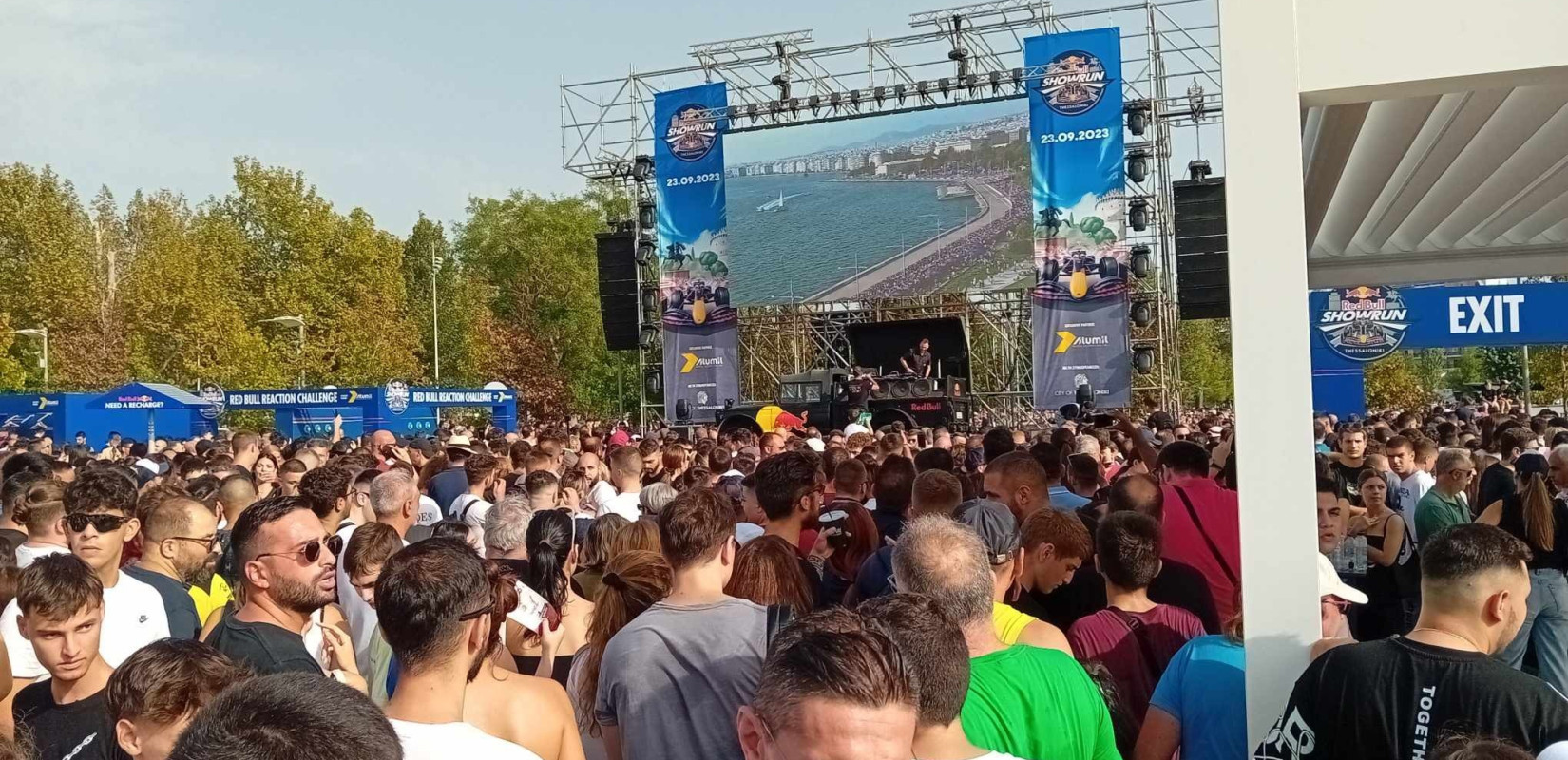 Θεσσαλονίκη: Επιχείρηση καθαρισμού στη Νέα Παραλία για να φύγουν τα ίχνη της Red Bull (βίντεο)