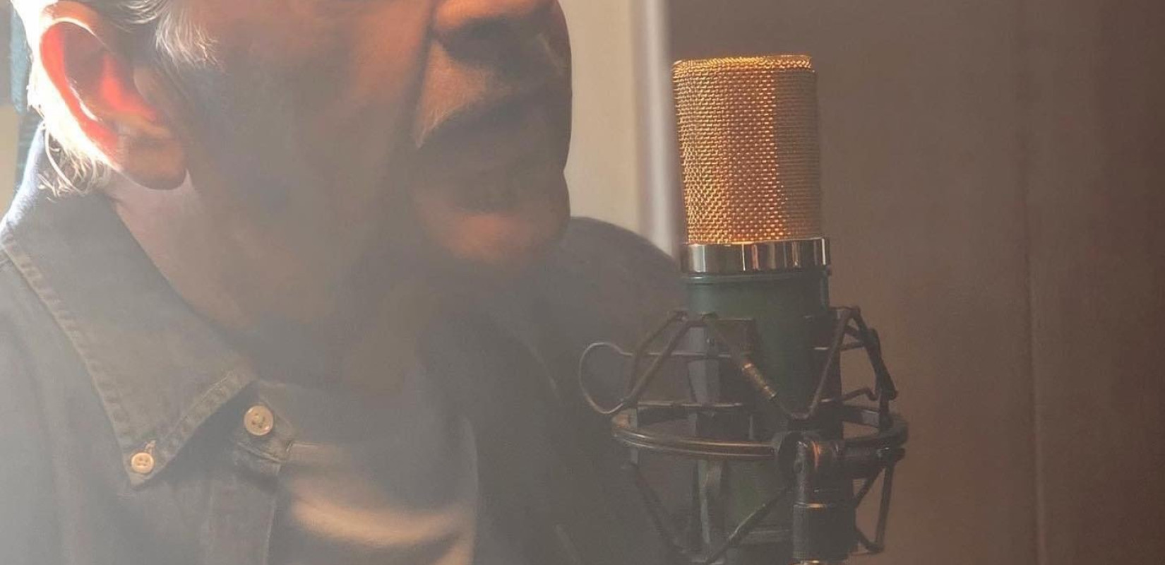 Βασίλης Καρράς: Διάσημοι τραγουδιστές του εύχονται για τα γενέθλιά του (βίντεο)