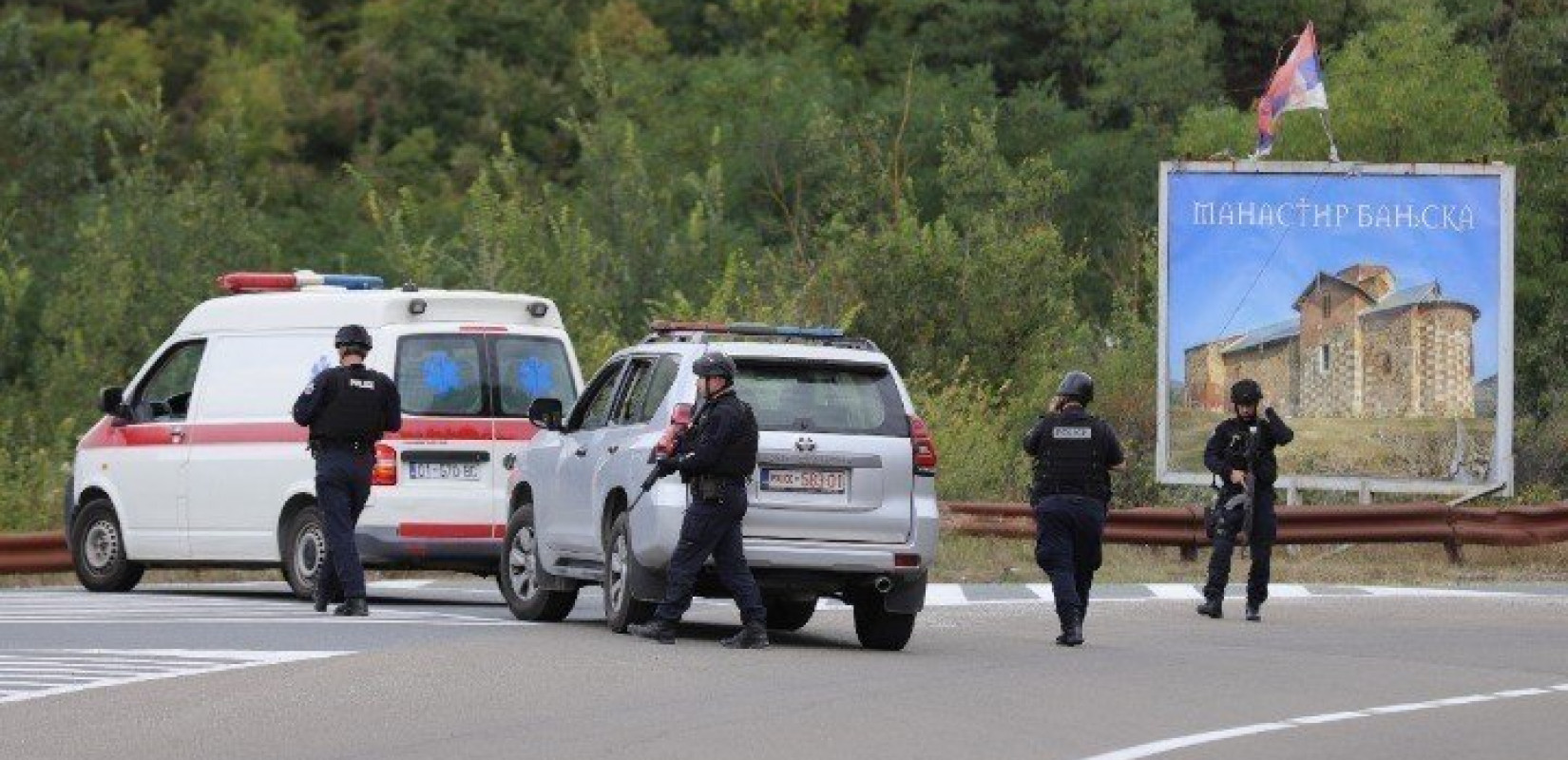 Παρουσιάστηκε σε αστυνομικό τμήμα στην Σερβία ο υπεύθυνος για τα αιματηρά επεισόδια στο βόρειο Κόσοβο Μίλαν Ραντόιτσιτς
