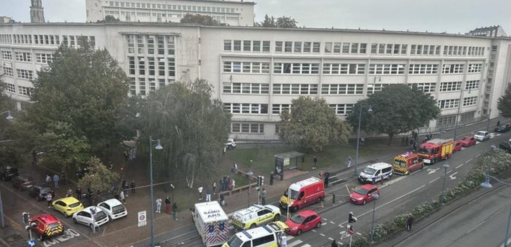 Γαλλία: Νεκρός δάσκαλος σε σχολείο μετά από επίθεση με μαχαίρι - Φώναζε «Αλλάχ Ακμπάρ» (βίντεο)