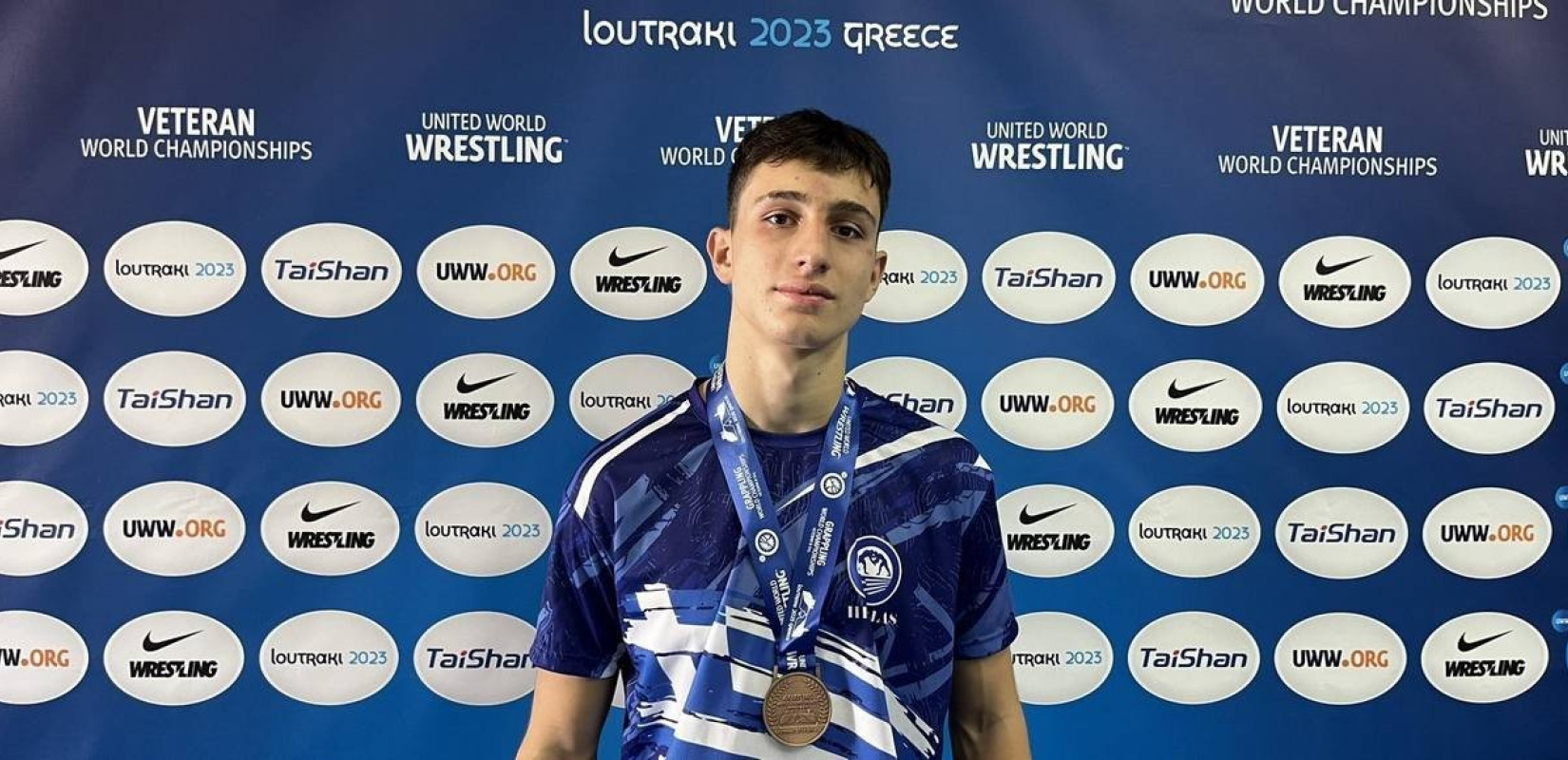 Πάλη: Συγκλόνισε ο Καστανάς αφιερώνοντας το μετάλλιό του στη νονά του, που σκοτώθηκε στη Λιβύη (βίντεο)