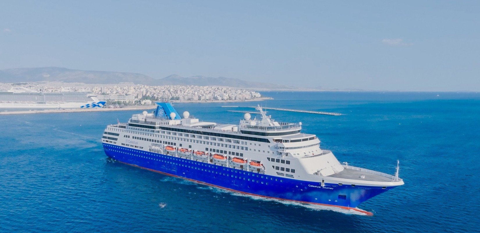 To «Celestyal Journey» έριξε άγκυρα στη Θεσσαλονίκη: Ξεχύθηκαν στους δρόμους Αμερικανοί και Καναδοί 