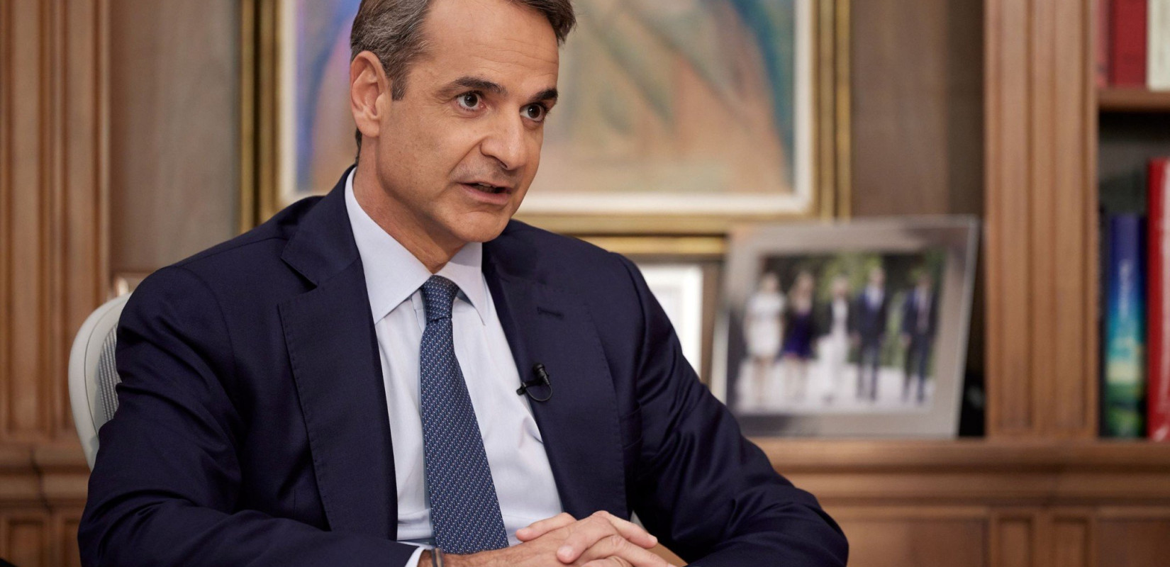 Τα μηνύματα από τη συνέντευξη Μητσοτάκη: Δύο λάθη, ένα όχι και τρεις κίτρινες κάρτες