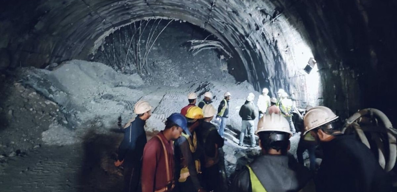 Ινδία: 41 εργάτες εγκλωβισμένοι σε σήραγγα για ένατη ημέρα - Οι πρώτες εικόνες (βίντεο)