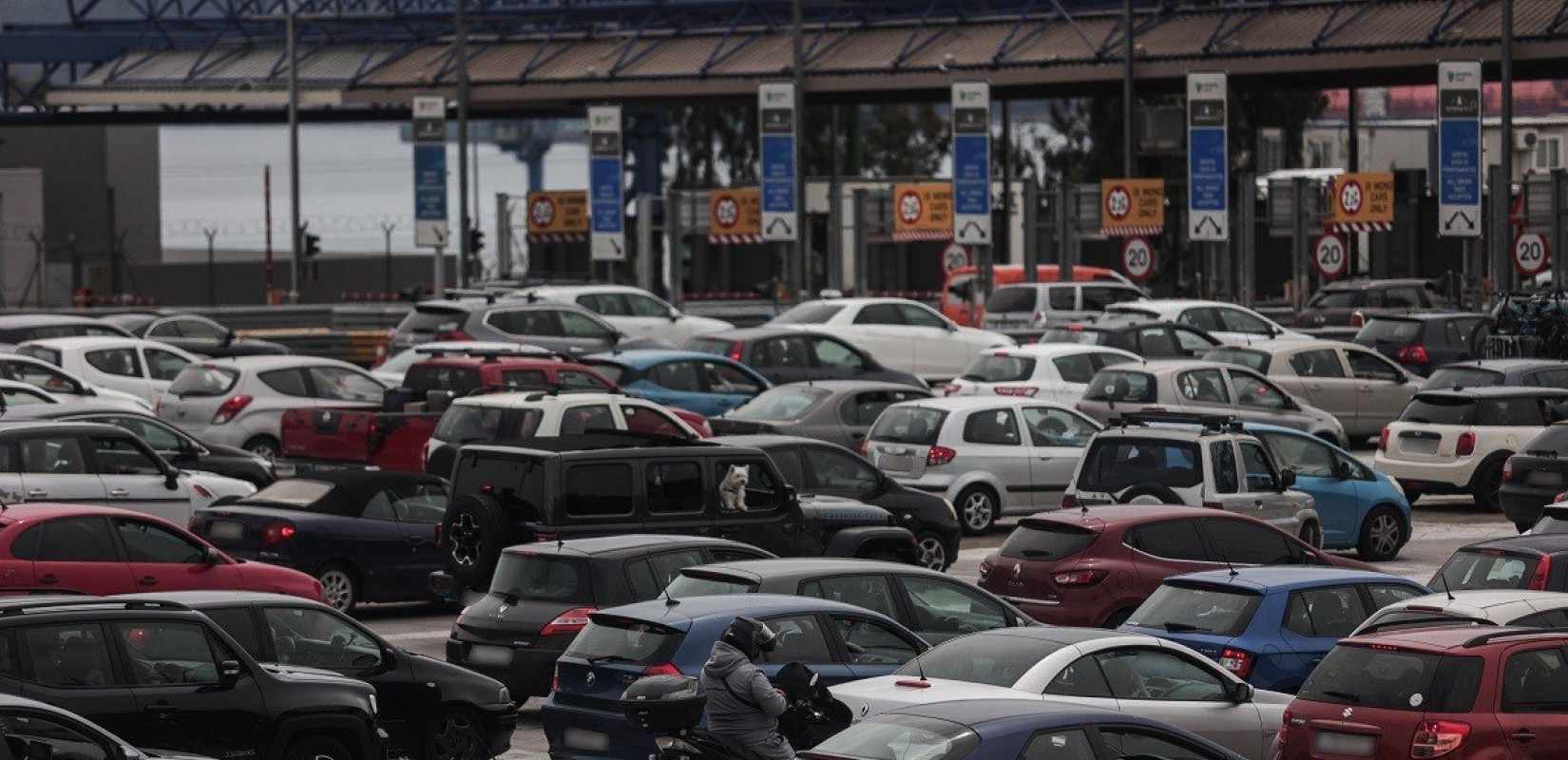 ΑΑΔΕ: Στην «τσιμπίδα» ανασφάλιστα, ακινητοποιημένα και οχήματα με απλήρωτα τέλη