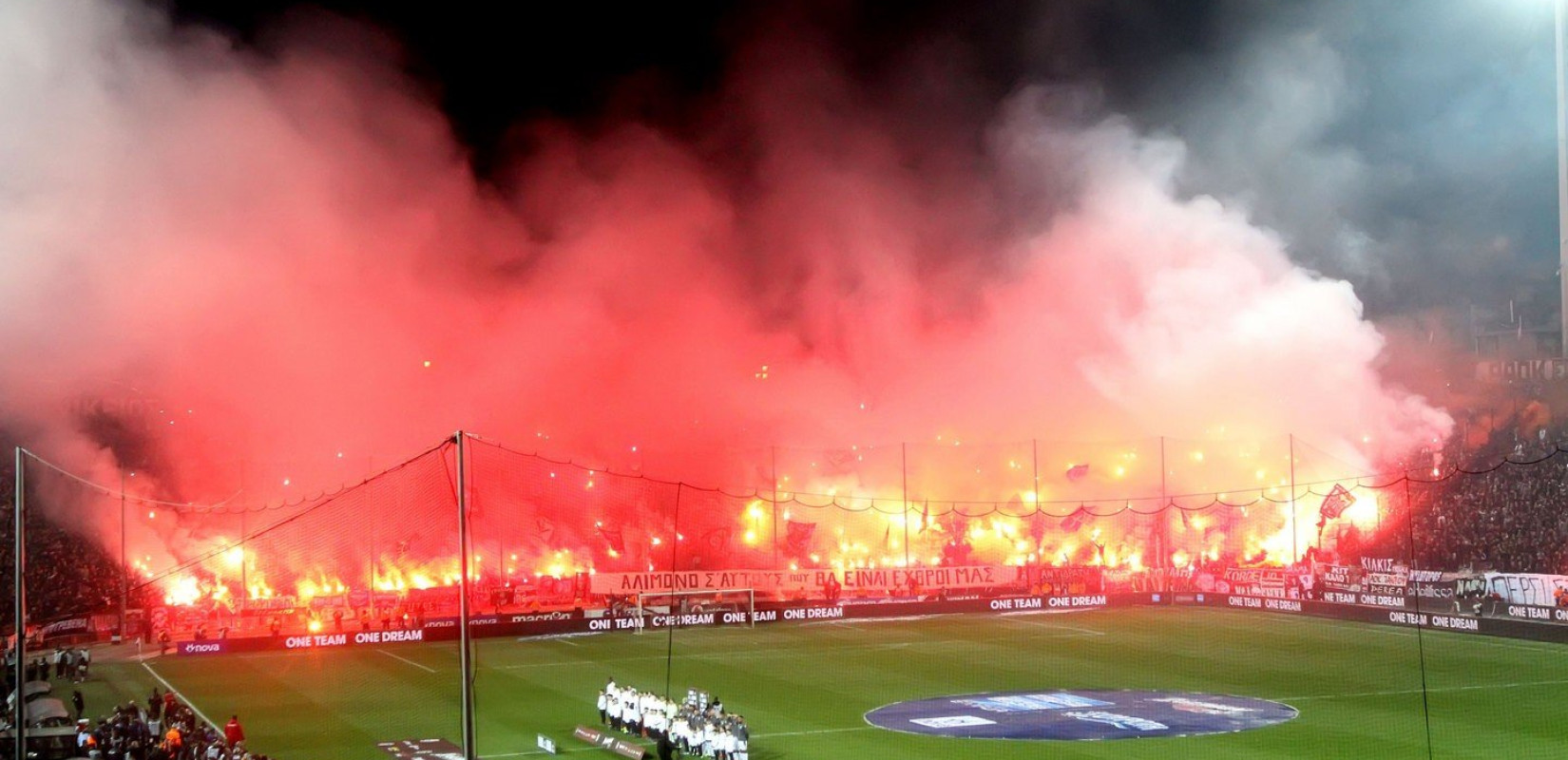 Σκηνικό πολέμου μεταξύ των συνδέσμων του ΠΑΟΚ: Η επίθεση στη "Θύρα 4" και η σύνδεσή της με τα γεγονότα σε Σταυρούπολη και Εύοσμο
