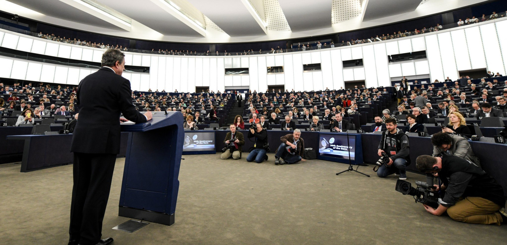 Κατάληψη της Ε.Ε. από τους ακροδεξιούς "βλέπει" η Die Zeit