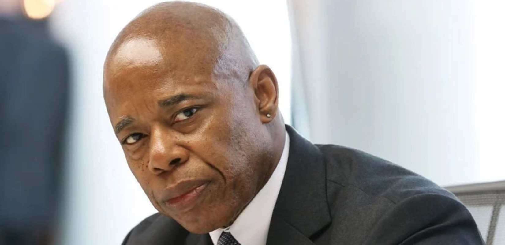 Γυναίκα κατέθεσε αγωγή στον δήμαρχο της Νέας Υόρκης για σεξουαλική επίθεση