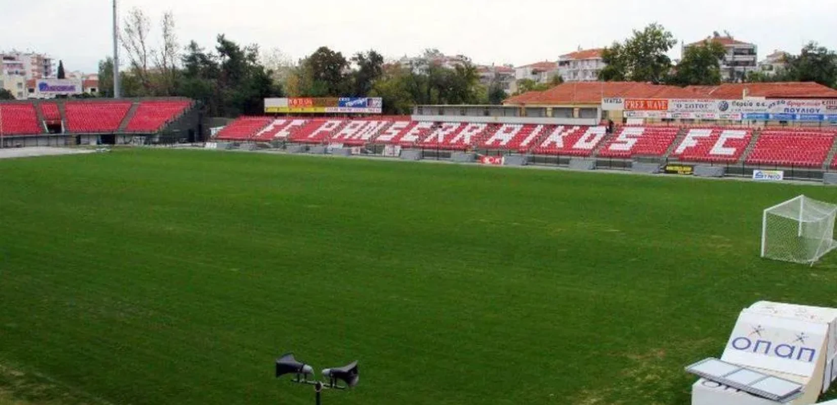 Η μάχη του μπαλκονιού για τους φιλάθλους που μένουν δίπλα σε γήπεδα (βίντεο)