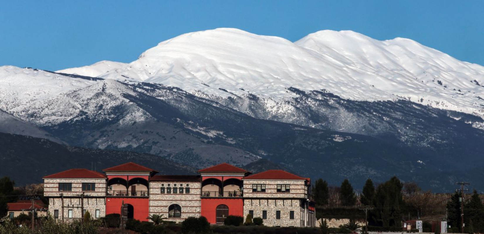 Μείωση άνω του 50% στις κρατήσεις σε Περτούλι, Μετέωρα και Καρπενήσι λόγω των αγροτικών μπλόκων