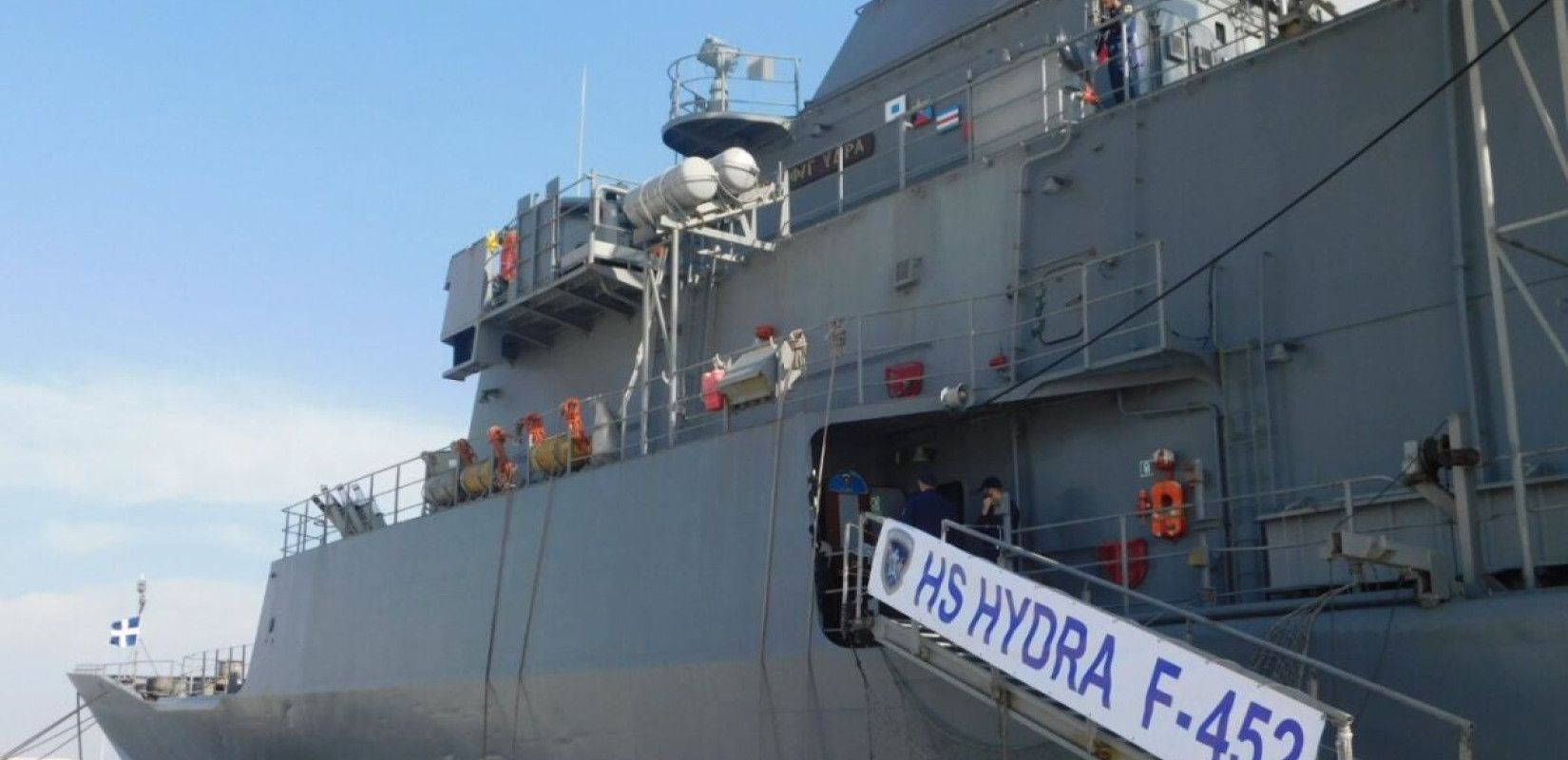 Δεύτερη εμπλοκή της φρεγάτας «Ύδρα» στον Κόλπο του Άντεν: Έβαλε με πυροβόλο κατά δύο UAVs και κατέρριψε το ένα (βίντεο)