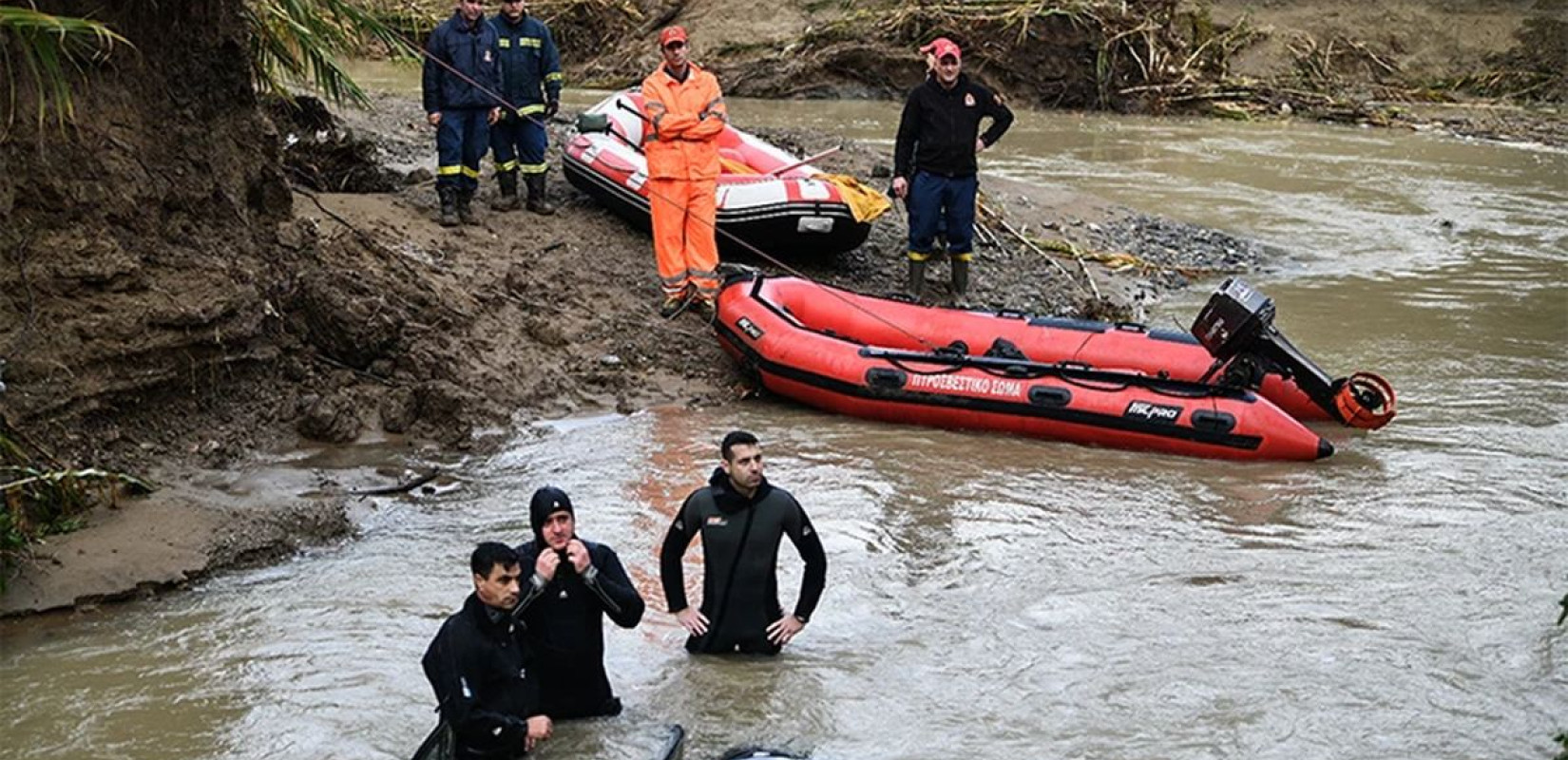 Ηλεία: Σβήνουν οι ελπίδες για τον οδηγό του αυτοκίνητου που παρασύρθηκε από χείμαρρο (βίντεο)