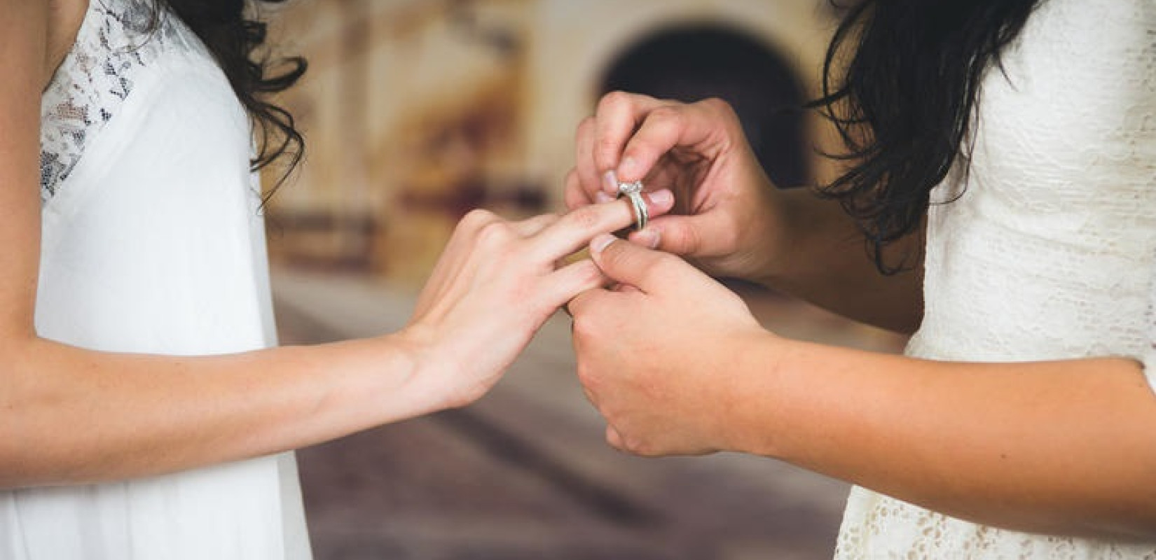 Οι νέες ληξιαρχικές πράξεις γέννησης και γάμου μετά τον νόμο για την ισότητα στο γάμο (βίντεο & φωτ.)