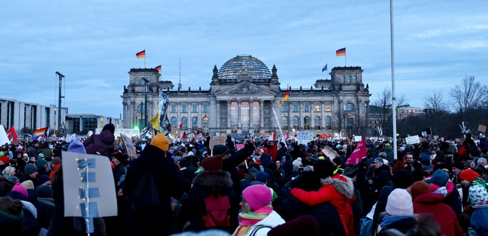 Γερμανία: Εκατοντάδες χιλιάδες άνθρωποι διαδήλωσαν σε όλη τη χώρα κατά της ακροδεξιάς AfD
