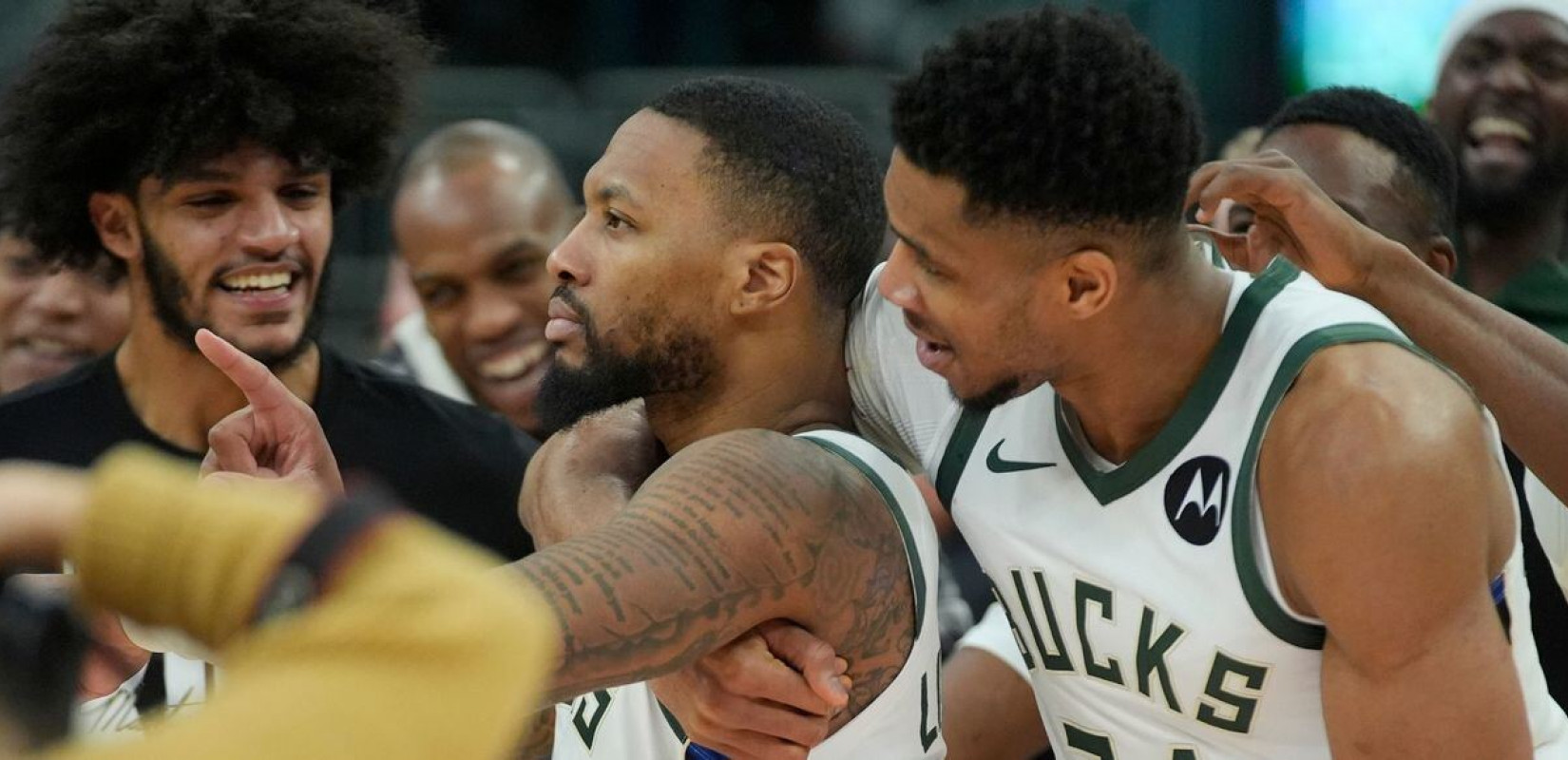 ΝΒΑ: Το triple-double του Αντετοκούνμπο και το buzzer-beater του Λίλαρντ (βίντεο)