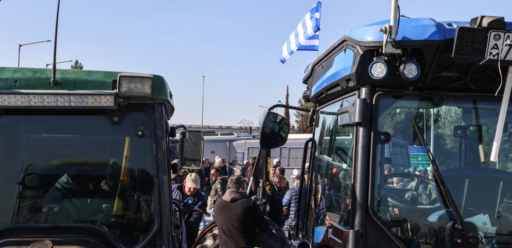 Αγρότες: Κλιμακώνονται πανελλαδικά τα μπλόκα - Συλλαλητήριο σήμερα στην Καρδίτσα, το μεγάλο ραντεβού στην Agrotica