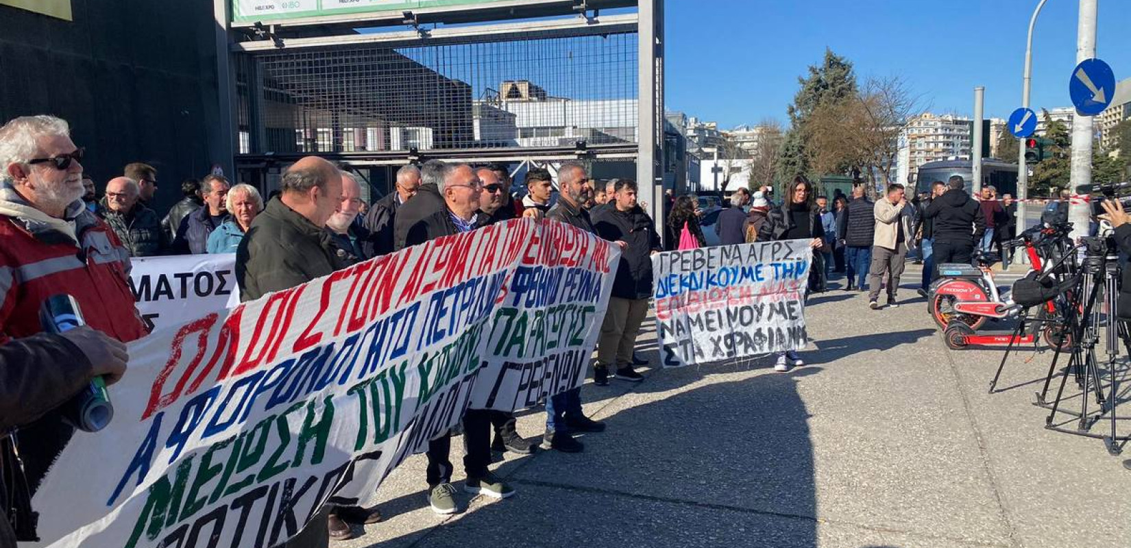 Βουλή - προϋπολογισμός: Αντιδράσεις της αντιπολίτευσης για την πρόσκληση του πρωθυπουργού στους αγρότες