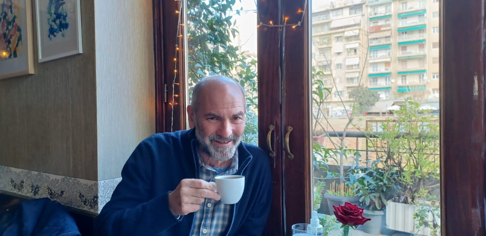 Πρωινός καφές με τον Ακύλλα Καραζήση (βίντεο)