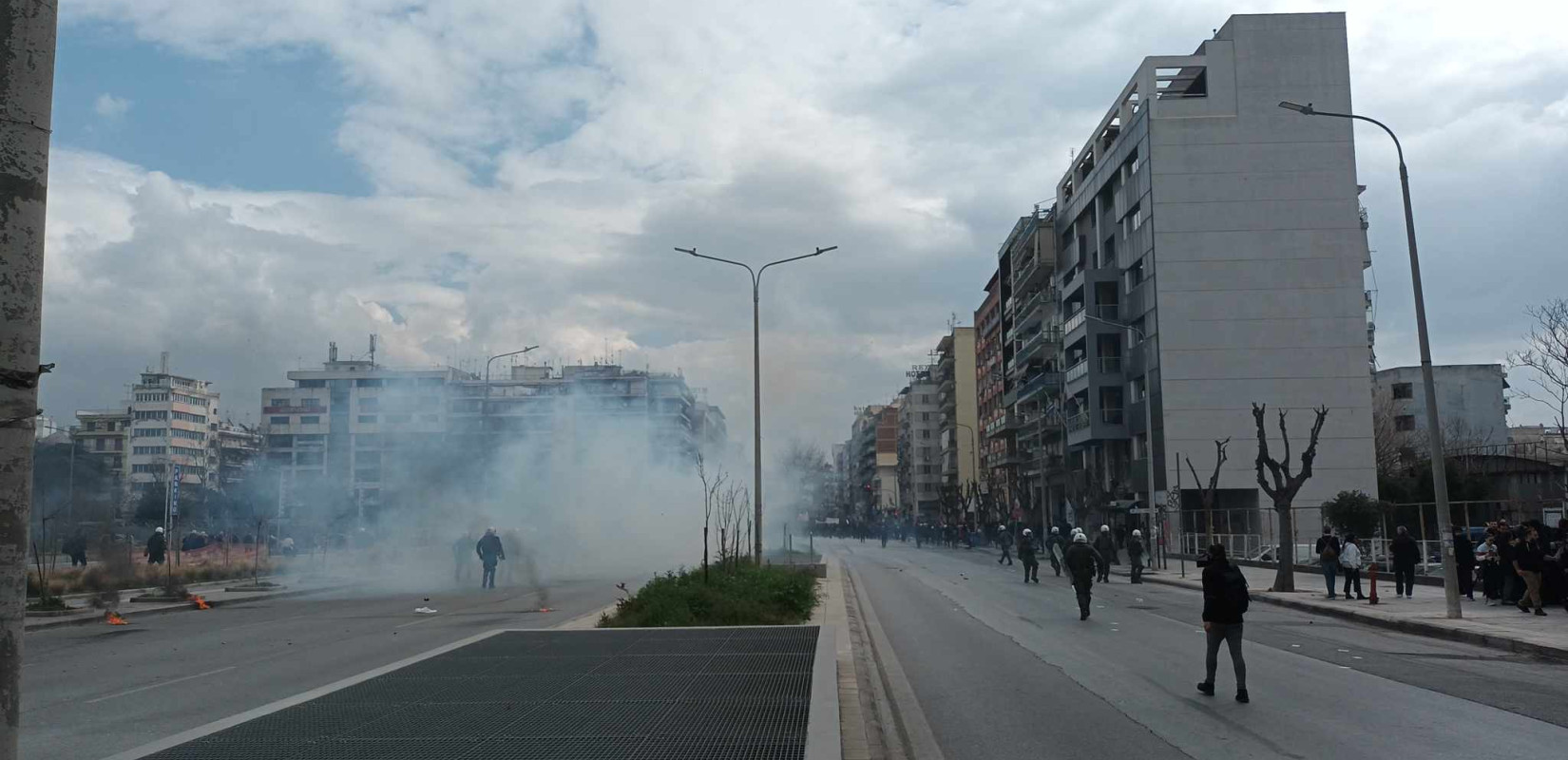 Θεσσαλονίκη: Αναβλήθηκε η δίκη για τους τρεις συλληφθέντες στα επεισόδια από την πορεία για τα Τέμπη