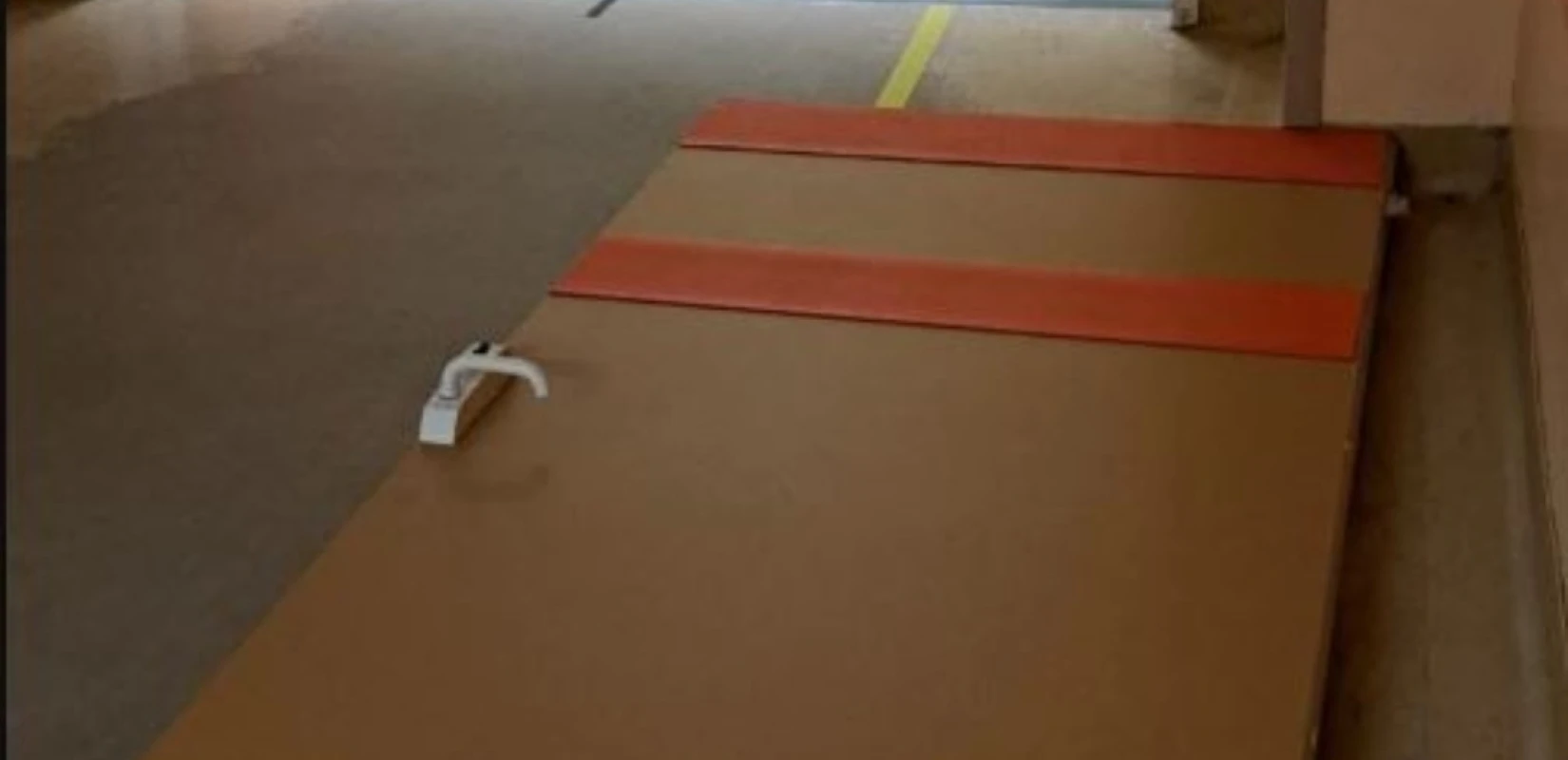 Νοσοκομείο Λάρισας: Πόρτα έπεσε και χτύπησε εργαζόμενη