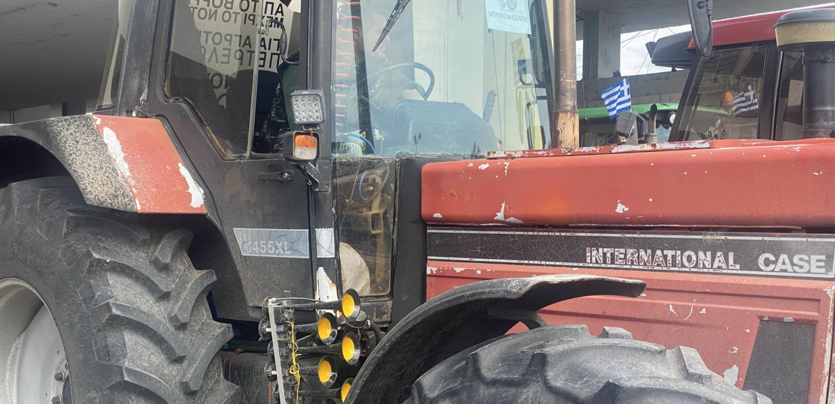 Λαμία: Συλλαλητήριο με τρακτέρ έξω από τα δικαστήρια