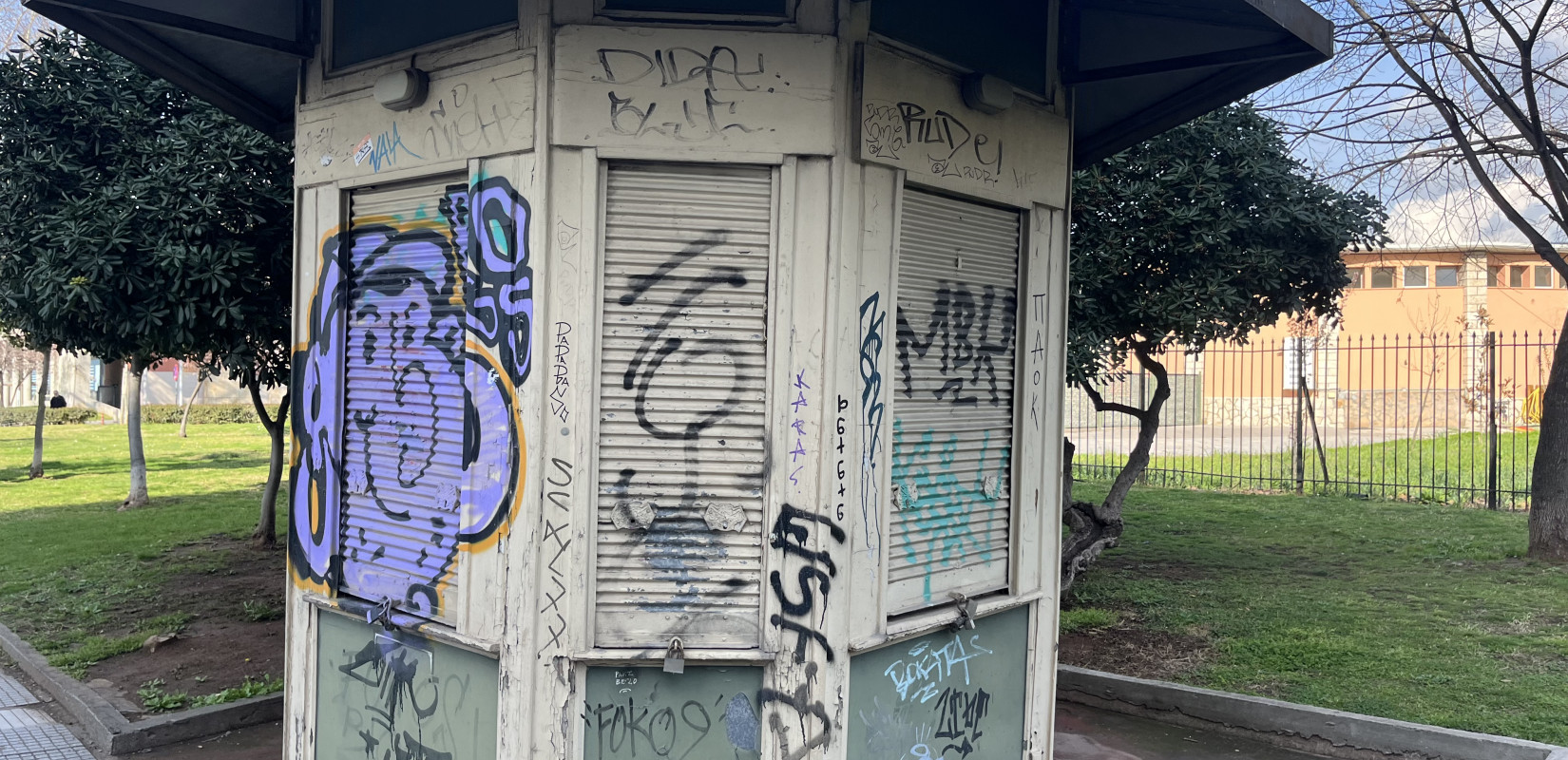 Θεσσαλονίκη: Διατηρητέο περίπτερο ψάχνει νέο ρόλο για να «λυτρωθεί» από τους βανδαλισμούς