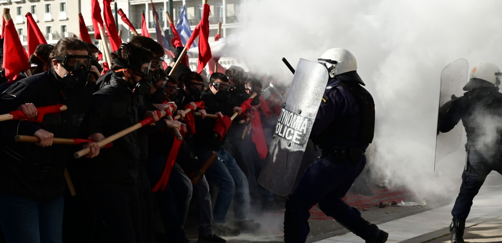 Πανεπιστημιούπολη: Επεισόδια με μολότοφ και φωτιές - Δείτε βίντεο