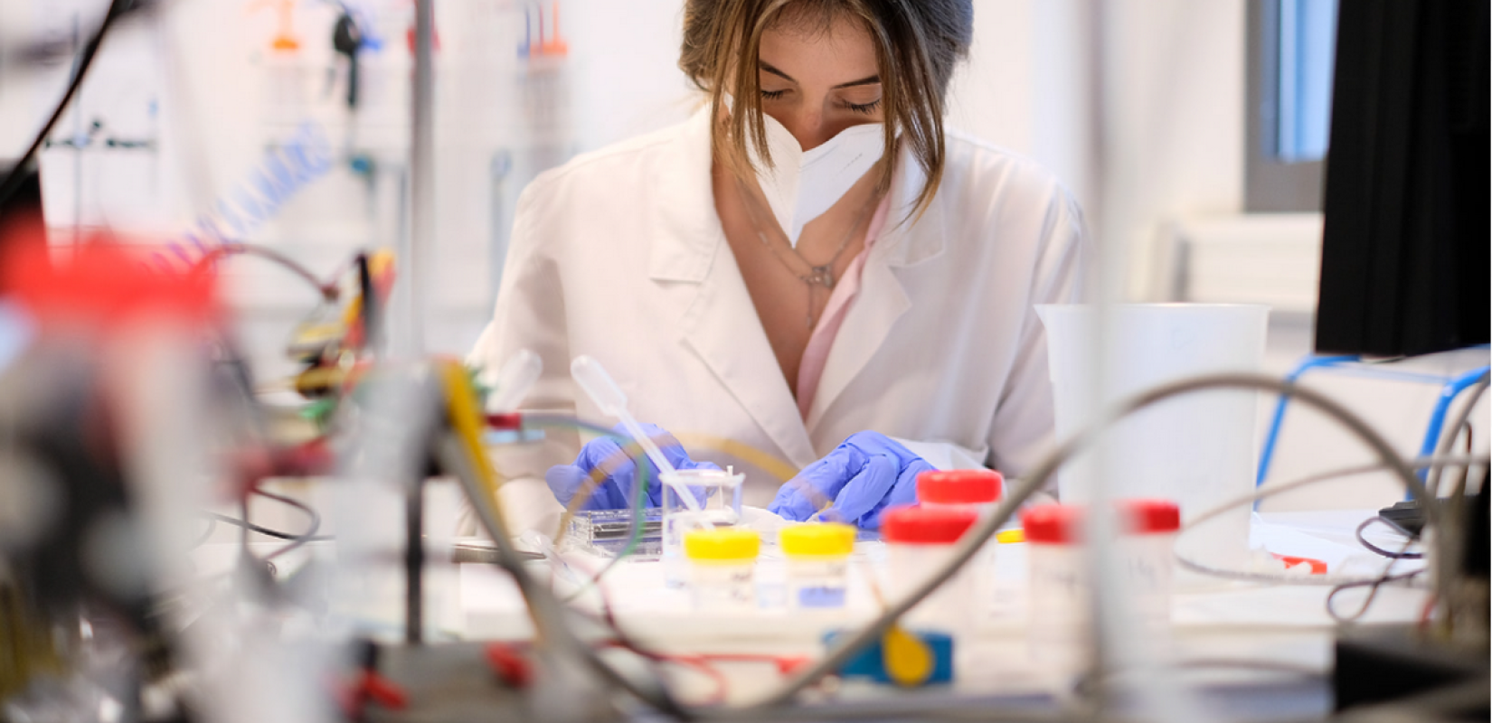 Ελένη Χατζηλάκου: Η ερευνήτρια από τη Δράμα που αναπτύσσει βιοαισθητήρα έγκαιρης διάγνωσης του καρκίνου του δέρματος