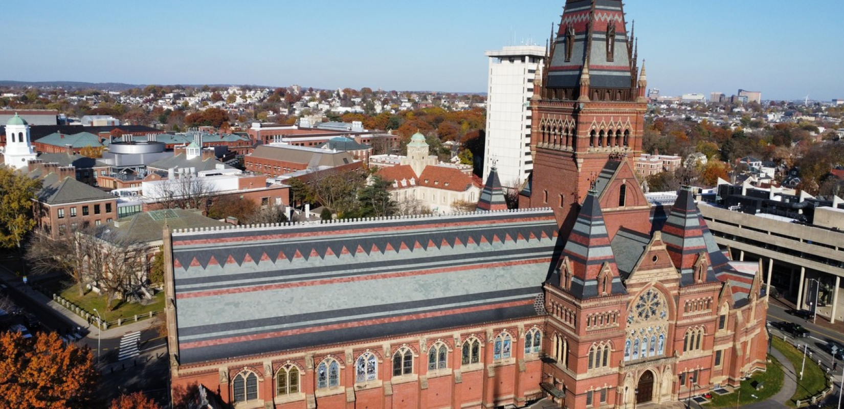 Η κυβέρνηση Τραμπ απειλεί να απαγορέψει το δικαίωμα εγγραφής ξένων φοιτητών και σε άλλα πανεπιστήμια εκτός του Χάρβαρντ