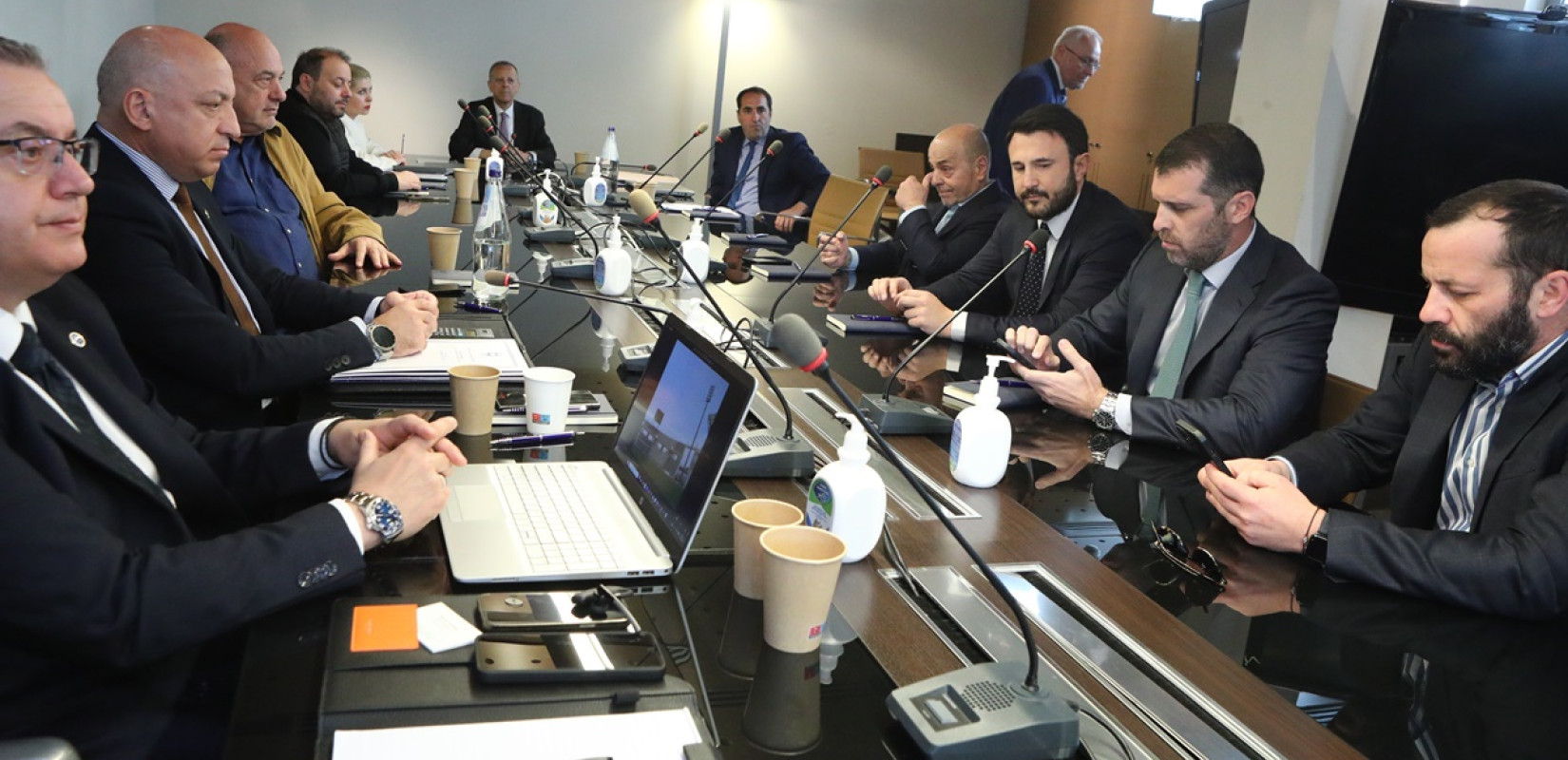 Μπαλτάκος: «Με τις σημερινές συνθήκες, ο τελικός δεν μπορεί να γίνει με κόσμο» - Ο Καρυπίδης τα «έψαλε» στον πρόεδρο της ΕΠΟ