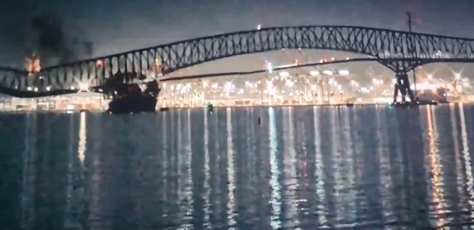 ΗΠΑ - κατάρρευση γέφυρας: Δύο άνθρωποι ανασύρθηκαν από τον ποταμό Πατάπσκο