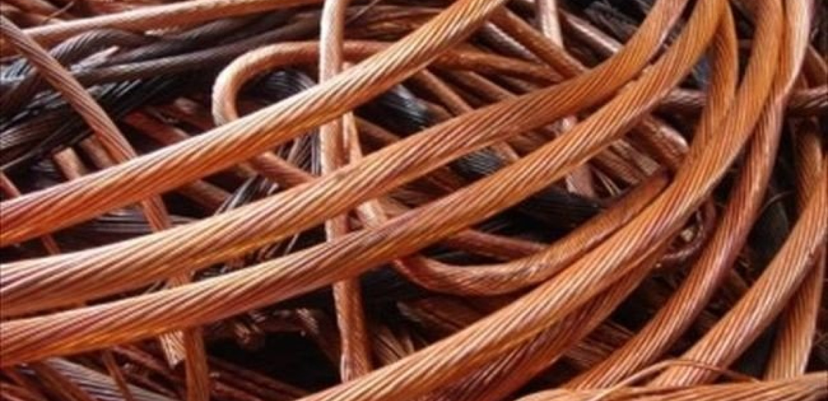 Θεσσαλονίκη: «Μόνο 70 κιλά έχω κλέψει, θα με συλλάβετε για 70 κιλά;», τα λόγια του 40χρονου Ρομά που πιάστηκε να κλέβει καλώδια χαλκού από τον ΟΣΕ (βίντεο)