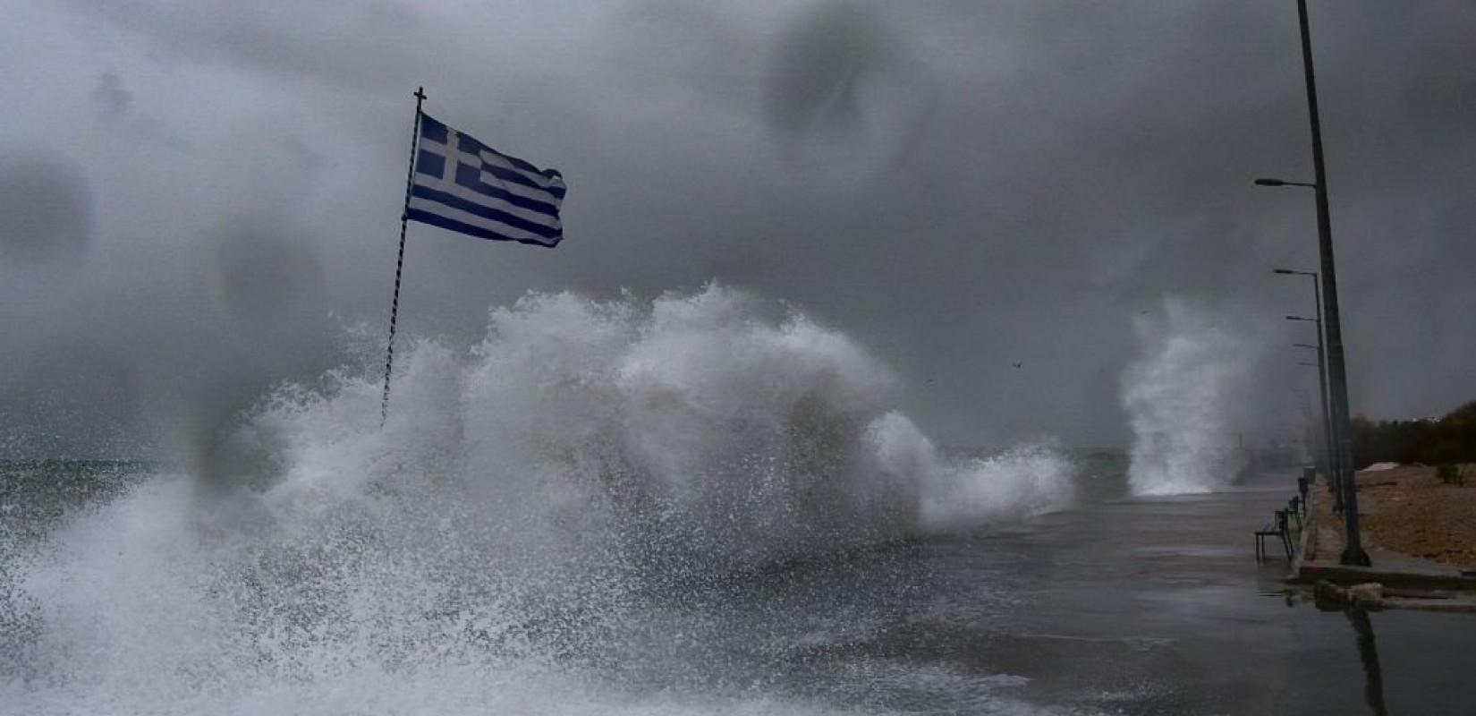 Μήνυμα του 112 και στην Αττική - «Περιορίστε τις μετακινήσεις»