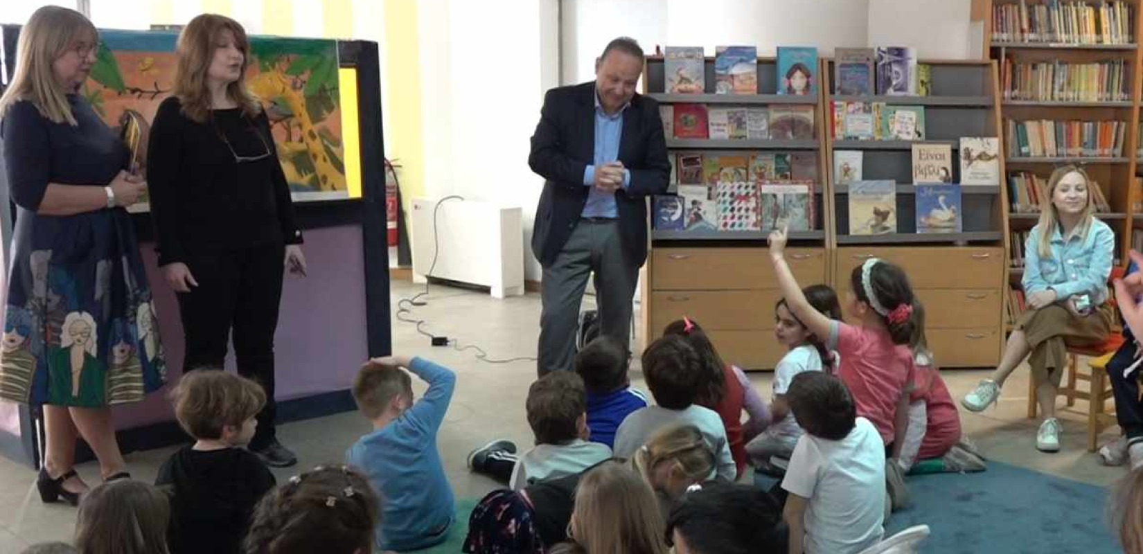 Θεσσαλονίκη: Στην Κεντρική Βιβλιοθήκη ο Στέλιος Αγγελούδης - Συνομίλησε με μαθητές Δημοτικού