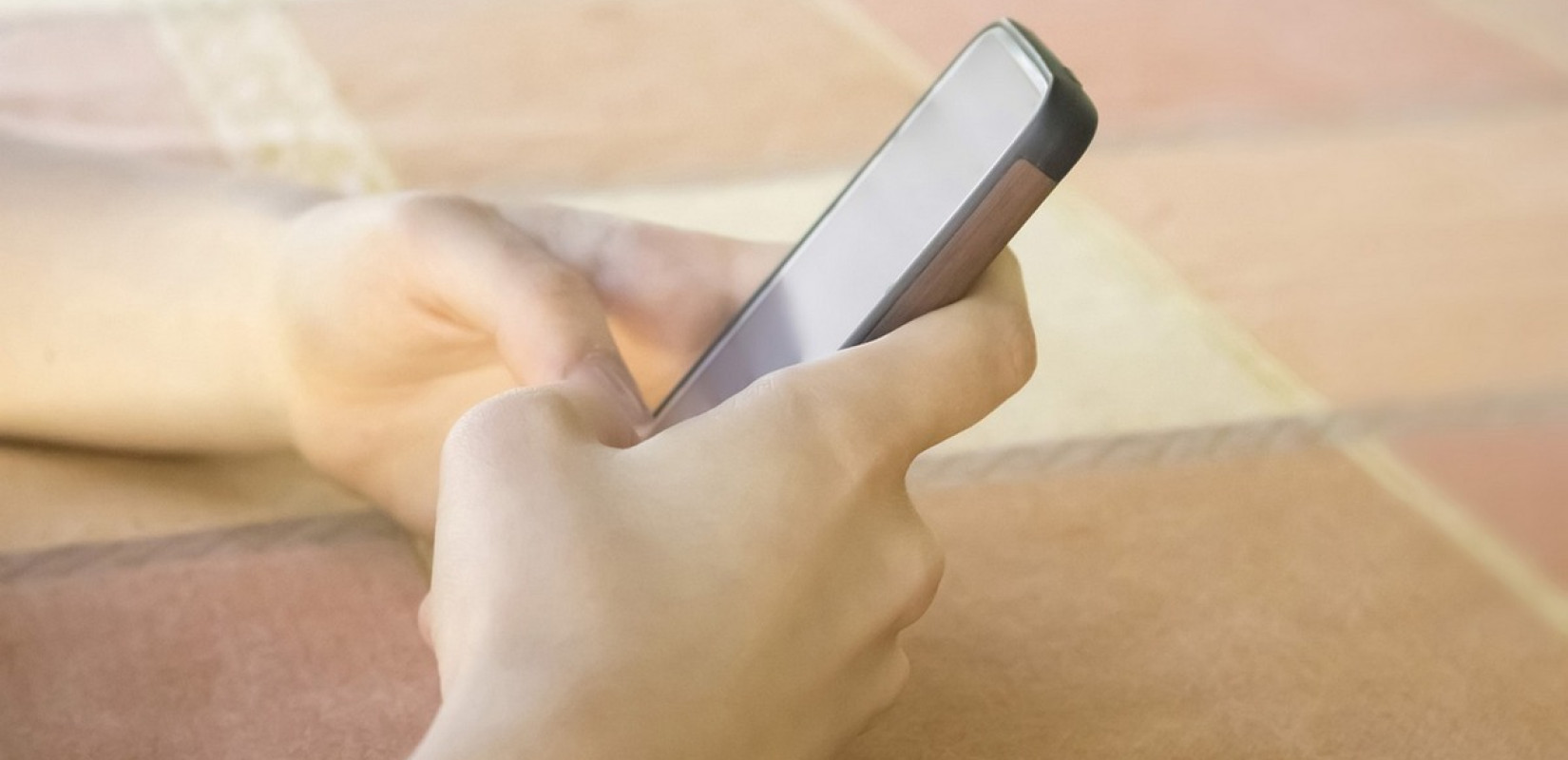 Έρχεται «φραγή» στη χρήση κινητών τηλεφώνων στα σχολεία