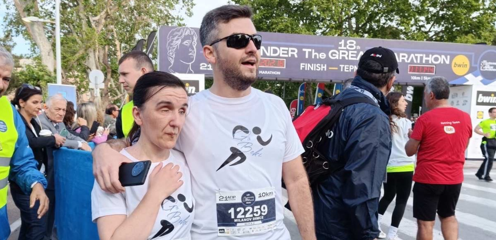 Διεθνής Μαραθώνιος «Μ. Αλέξανδρος»: H τυφλή δρομέας Μπέκι Τσαλιφόσκα έστειλε μήνυμα δύναμης και ζωής (βίντεο)