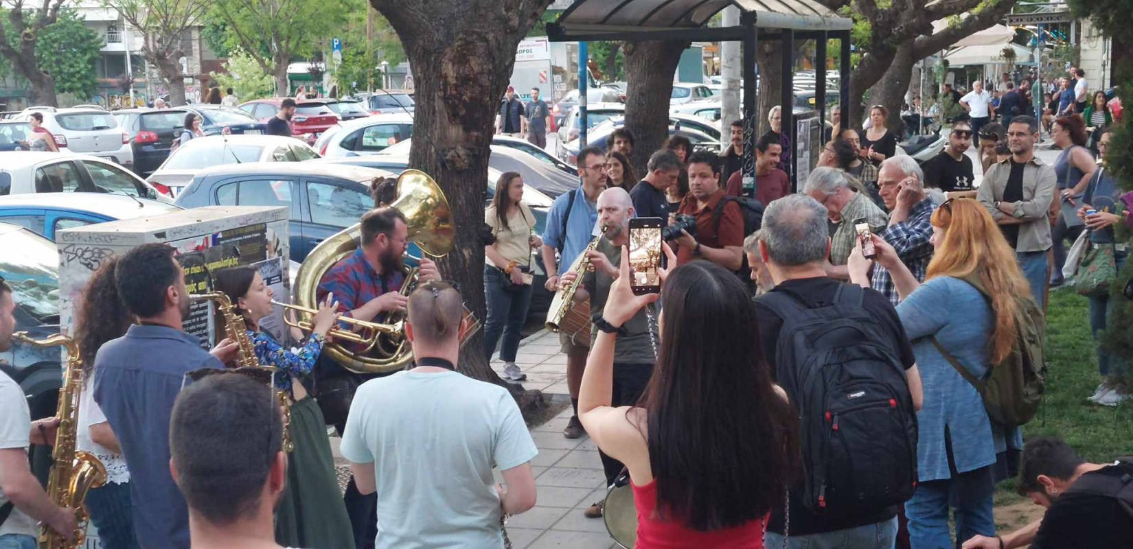 Θεσσαλονίκη: Πατινάδα γεμίζει με βαλκανικές μουσικές το κέντρο της πόλης (βίντεο, φωτ.)
