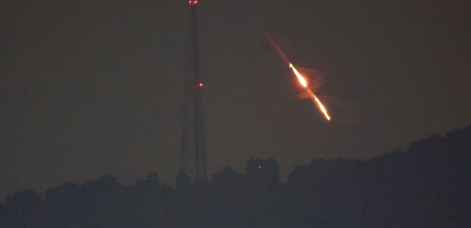 Χεζμπολά: Εκτόξευσε ρουκέτες εναντίον του Ισραήλ, ανταποδίδοντας την «παραβίαση της κατάπαυσης του πυρός»