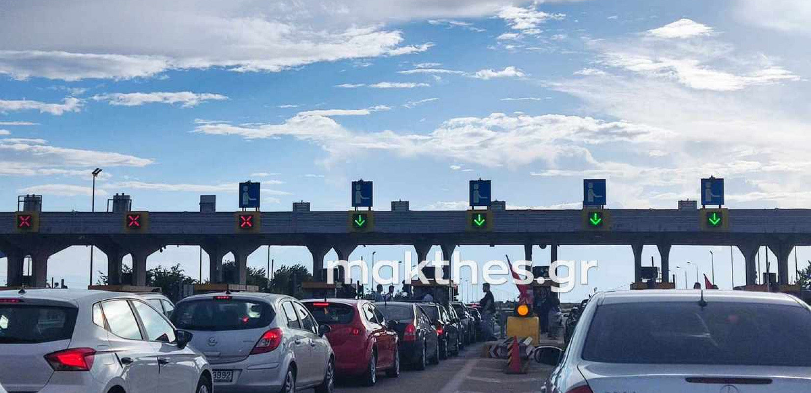 Έξοδος εκδρομέων για το Πάσχα: Αυξημένη κίνηση στα διόδια των Μαλγάρων (φωτ.)