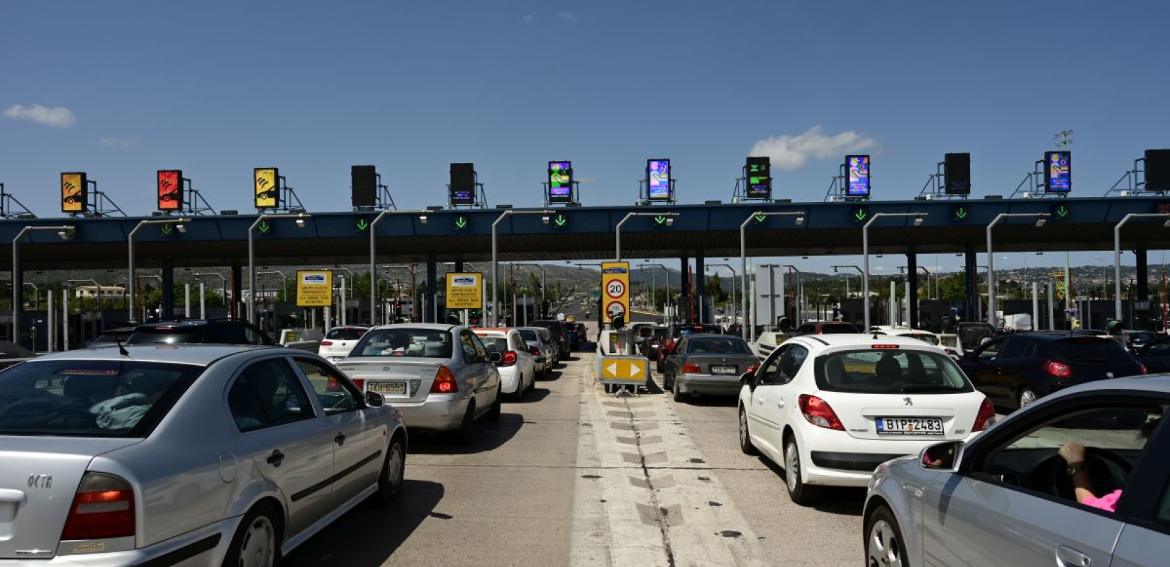 Όπου φύγει φύγει οι εκδρομείς του Πάσχα - Πάνω από 18.000 οχήματα αναχώρησαν χθες από τη Θεσσαλονίκη (βίντεο)