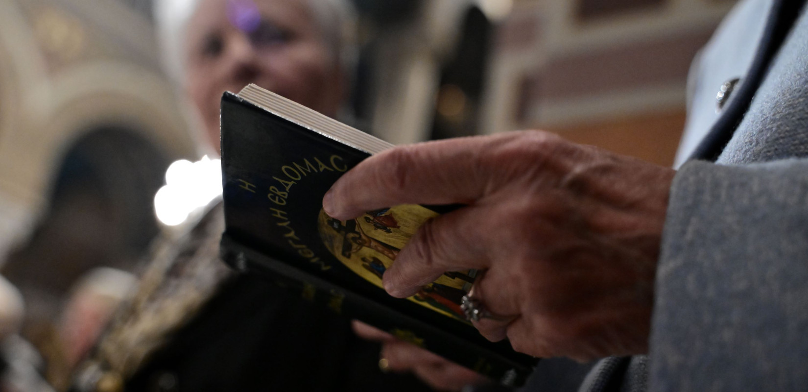 Αγρίνιο: Έκλεψε βενζινάδικο απειλώντας υπάλληλο με μαχαίρι, εξομολογήθηκε σε παπά και... παραδόθηκε μαζί του στην αστυνομία