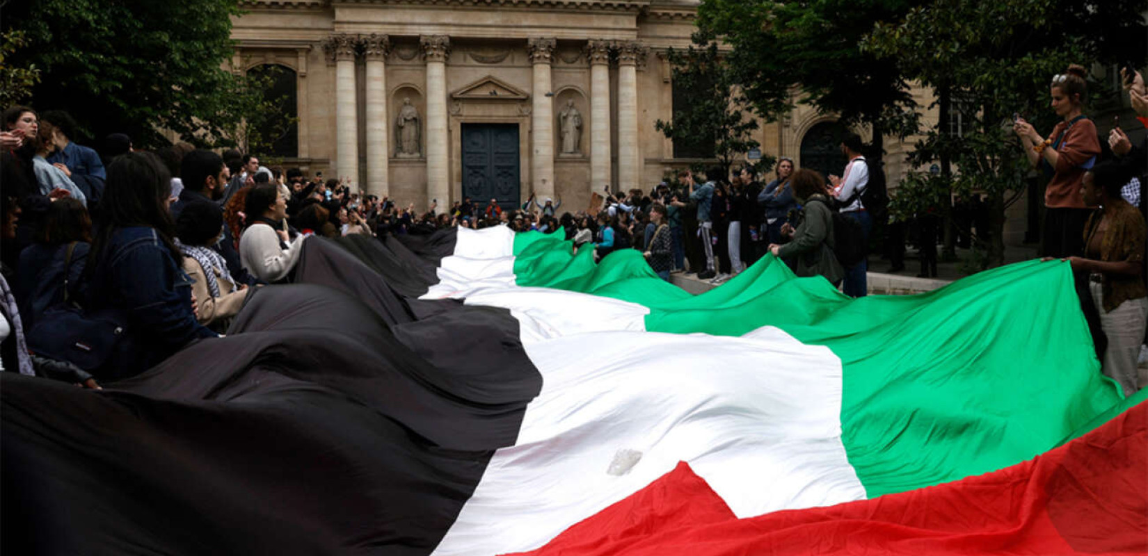 Γαλλία: H αστυνομία εκκένωσε την κατάληψη στη σχολή Sciences Po στο Παρίσι